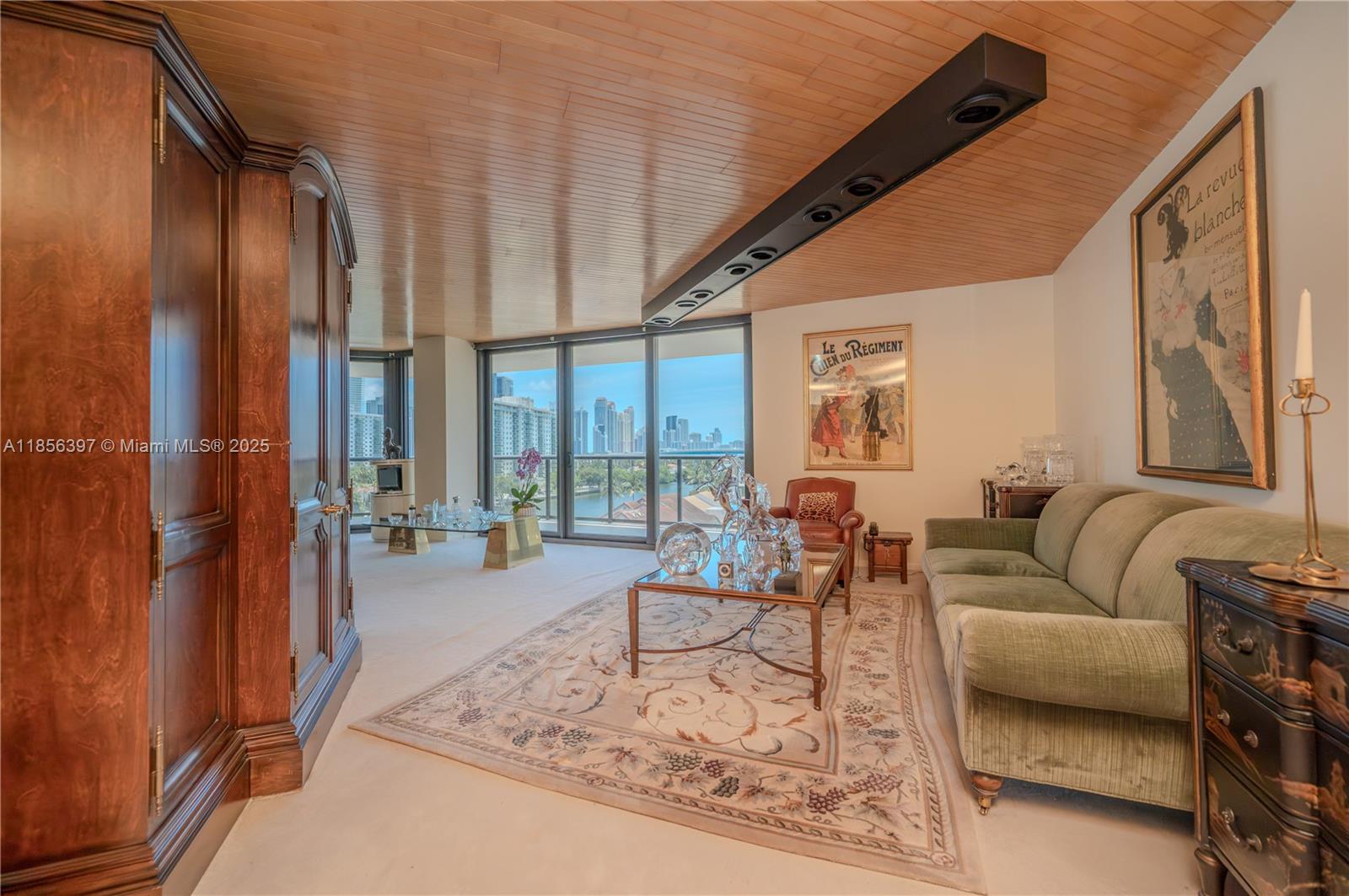 TURNBERRY ISLE SOUTH COND - Residential