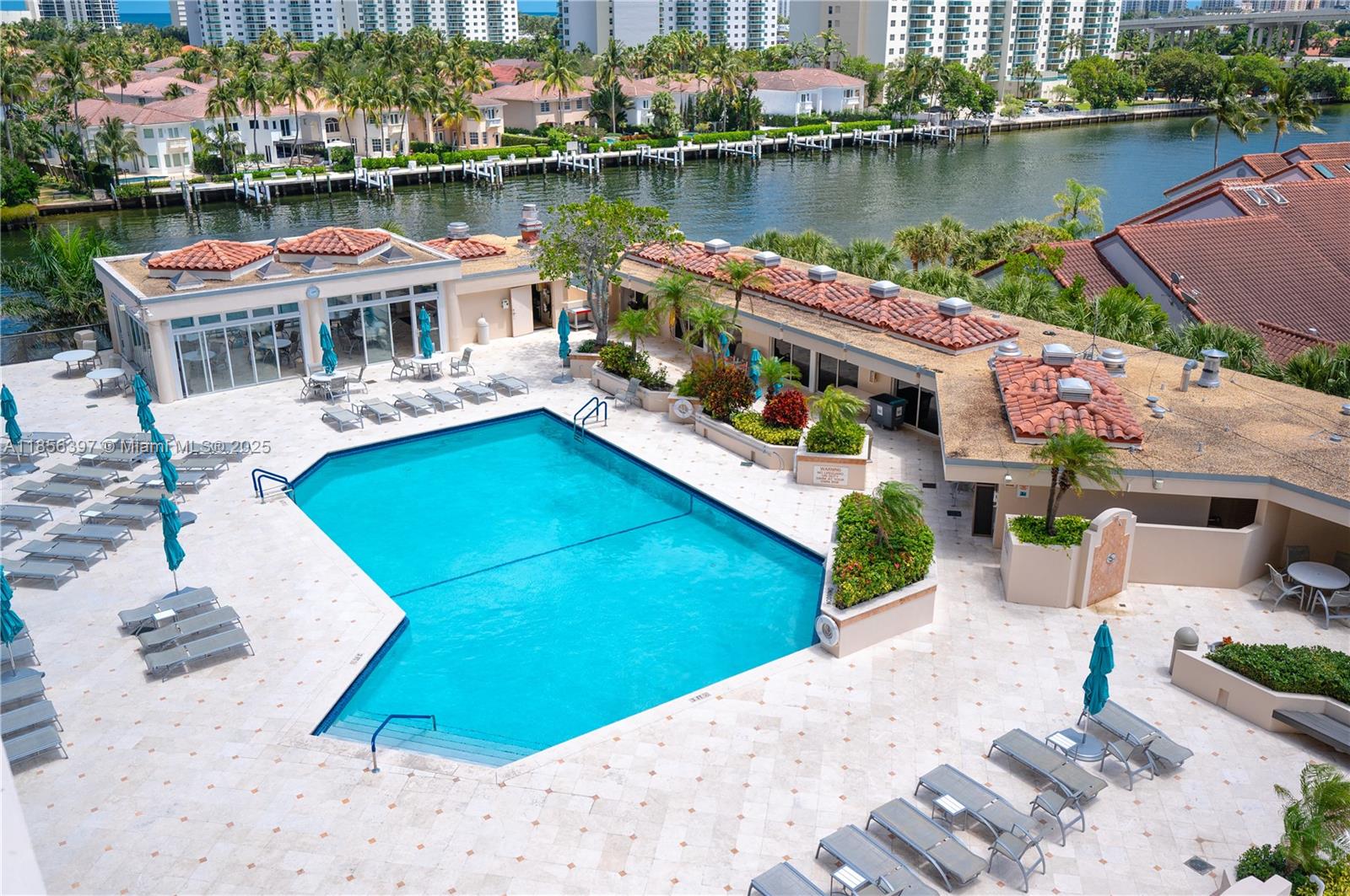 TURNBERRY ISLE SOUTH COND - Residential