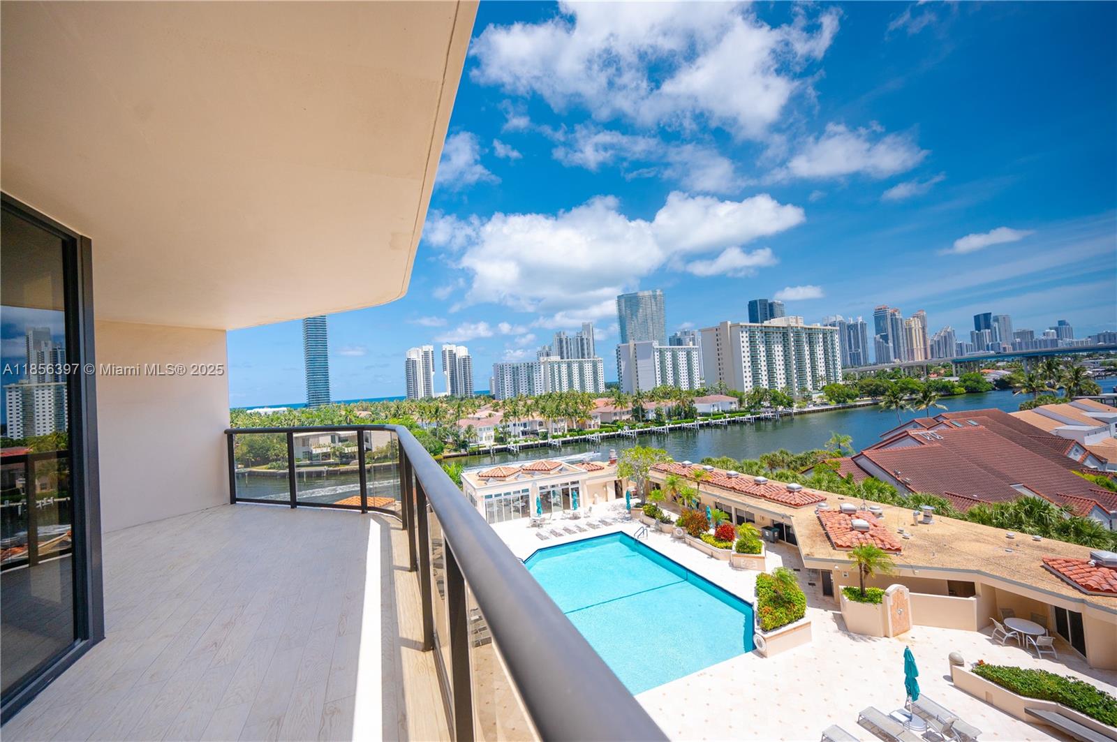 TURNBERRY ISLE SOUTH COND - Residential