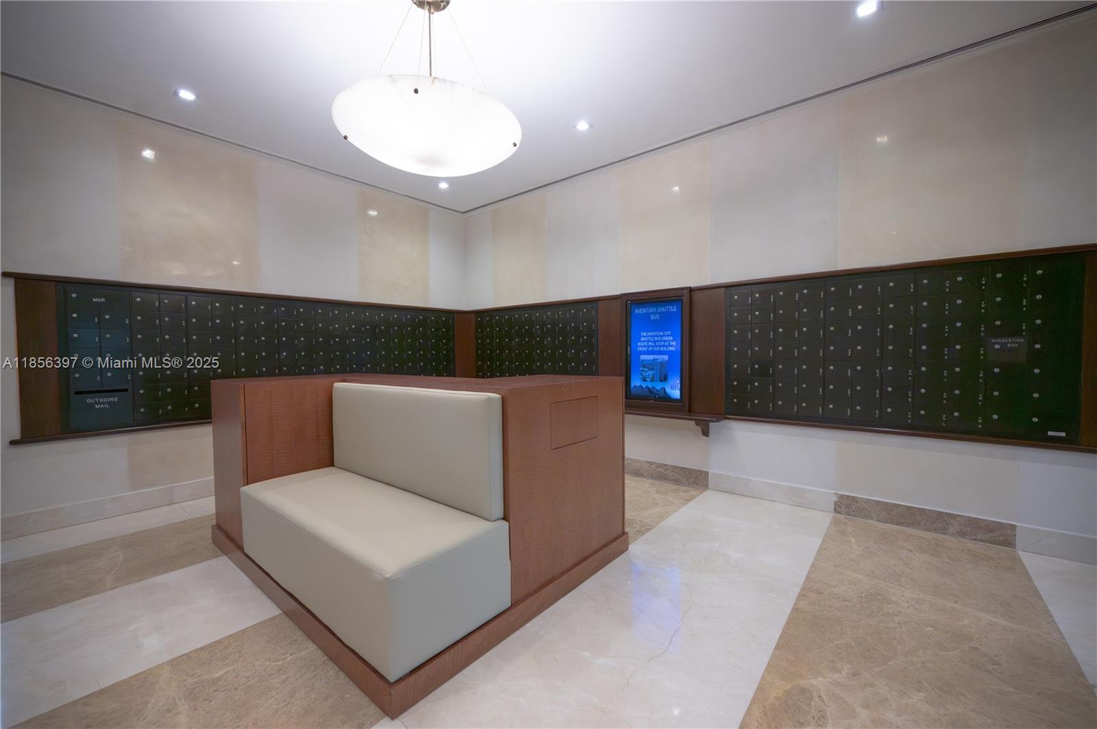 TURNBERRY ISLE SOUTH COND - Residential