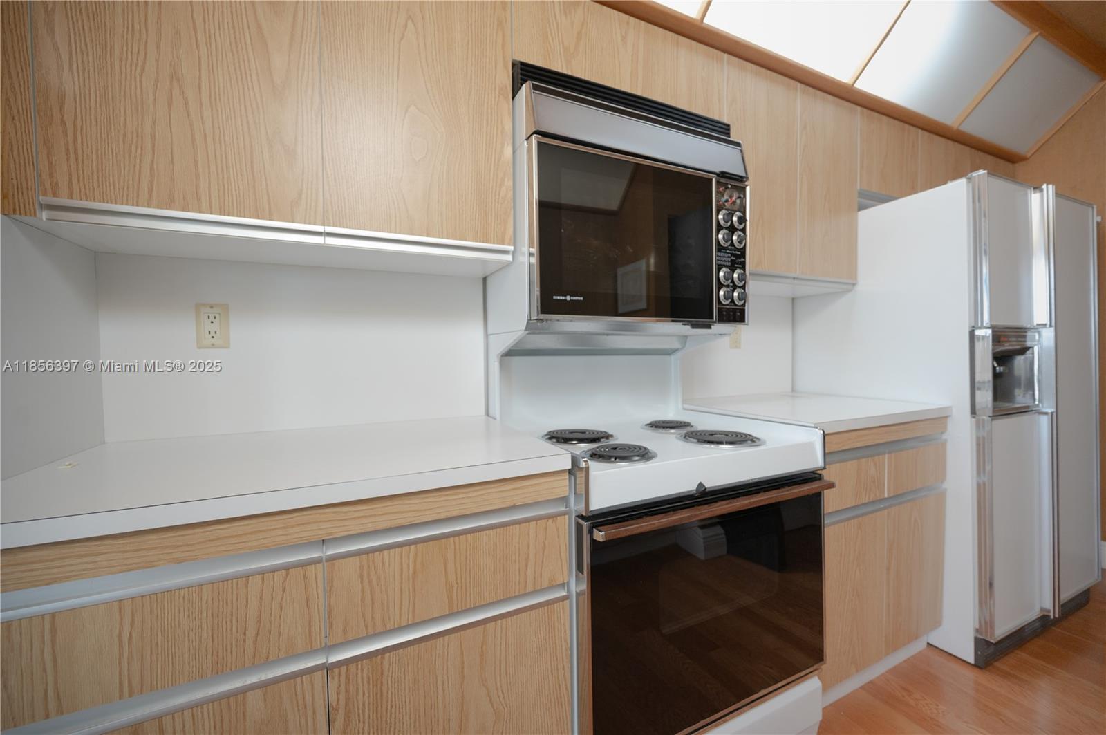 TURNBERRY ISLE SOUTH COND - Residential