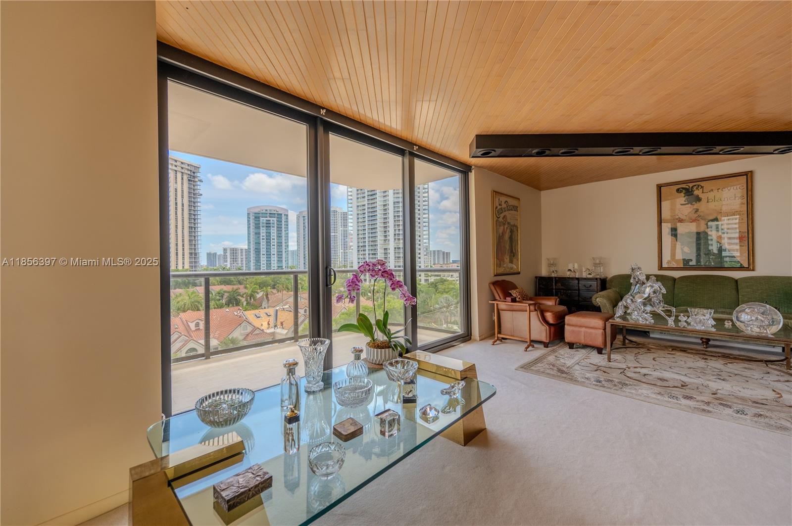 TURNBERRY ISLE SOUTH COND - Residential