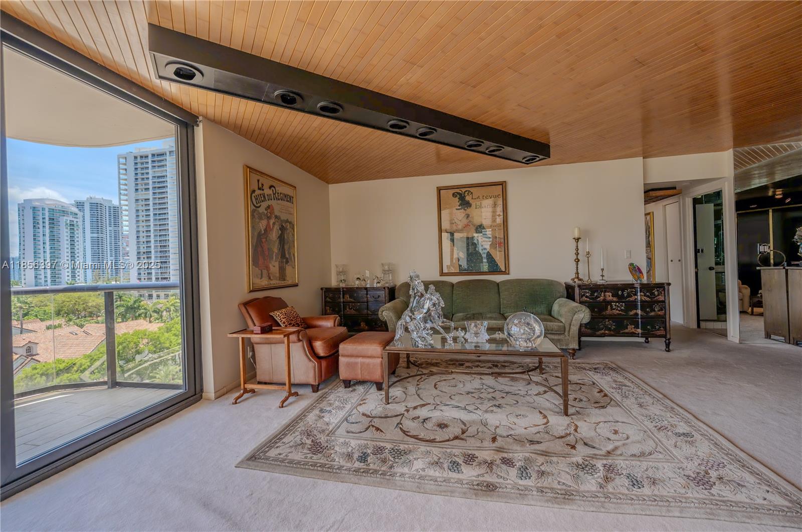 TURNBERRY ISLE SOUTH COND - Residential