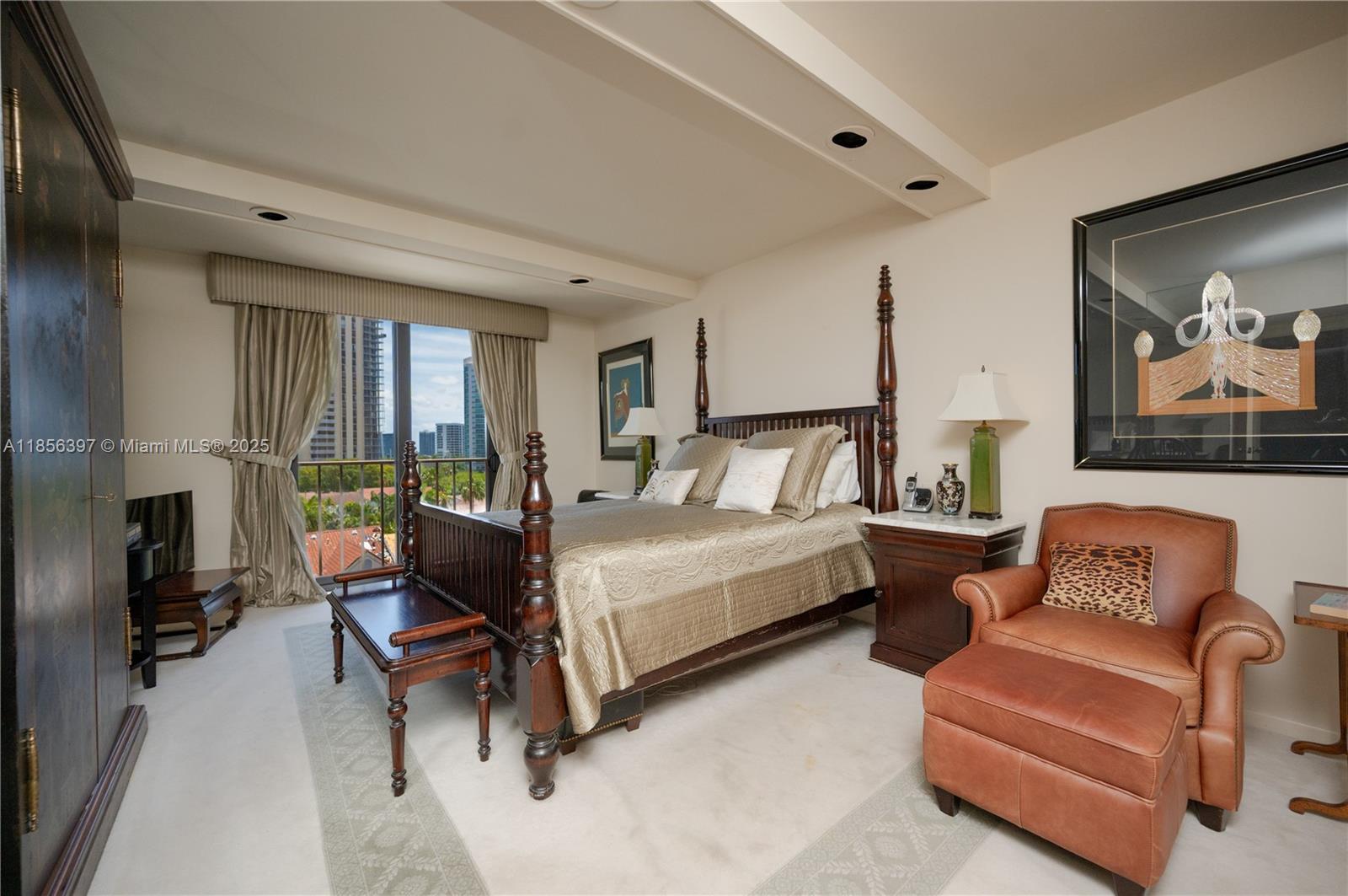 TURNBERRY ISLE SOUTH COND - Residential