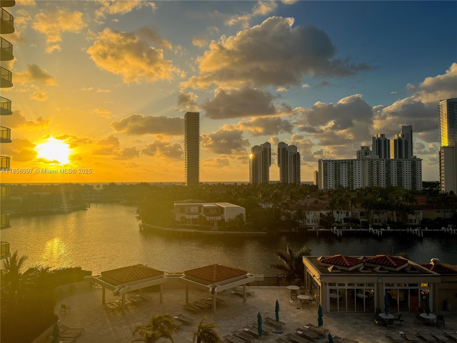 TURNBERRY ISLE SOUTH COND - Residential