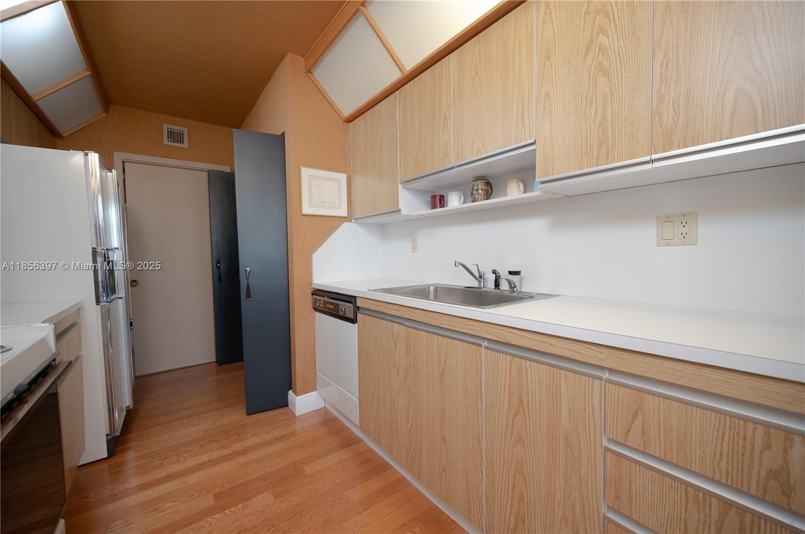 TURNBERRY ISLE SOUTH COND - Residential