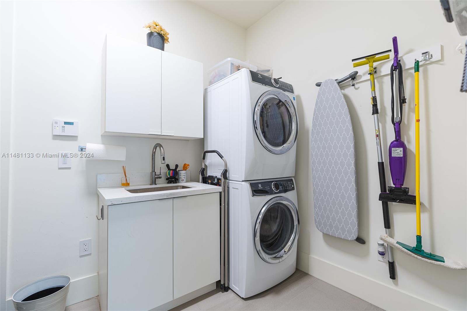 DAVIS OAKS - Residential