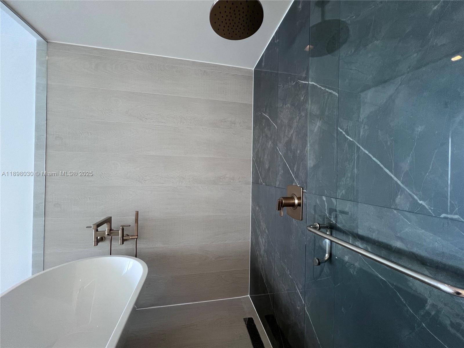 BAY BREEZE - Residential Lease