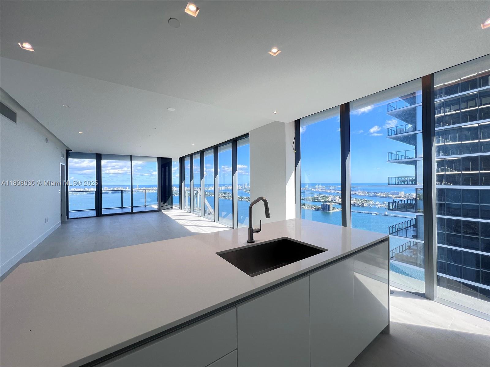 BAY BREEZE - Residential Lease