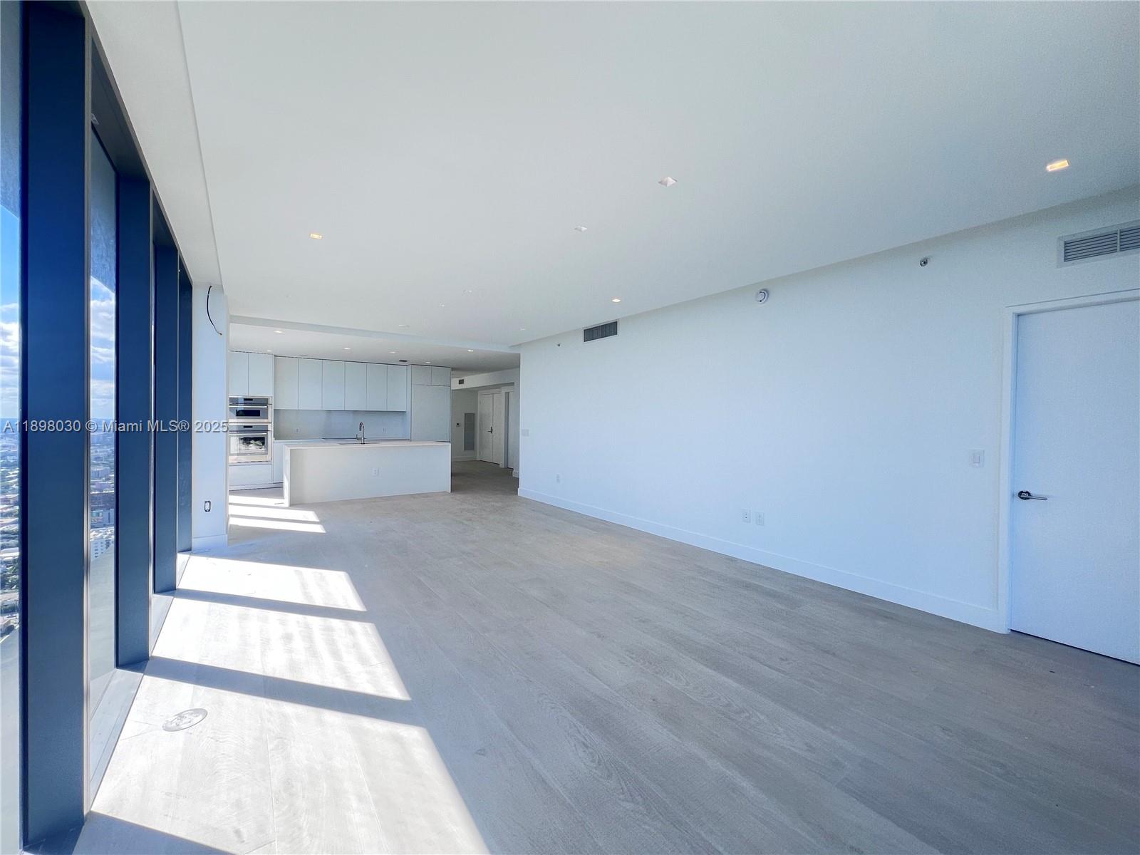 BAY BREEZE - Residential Lease