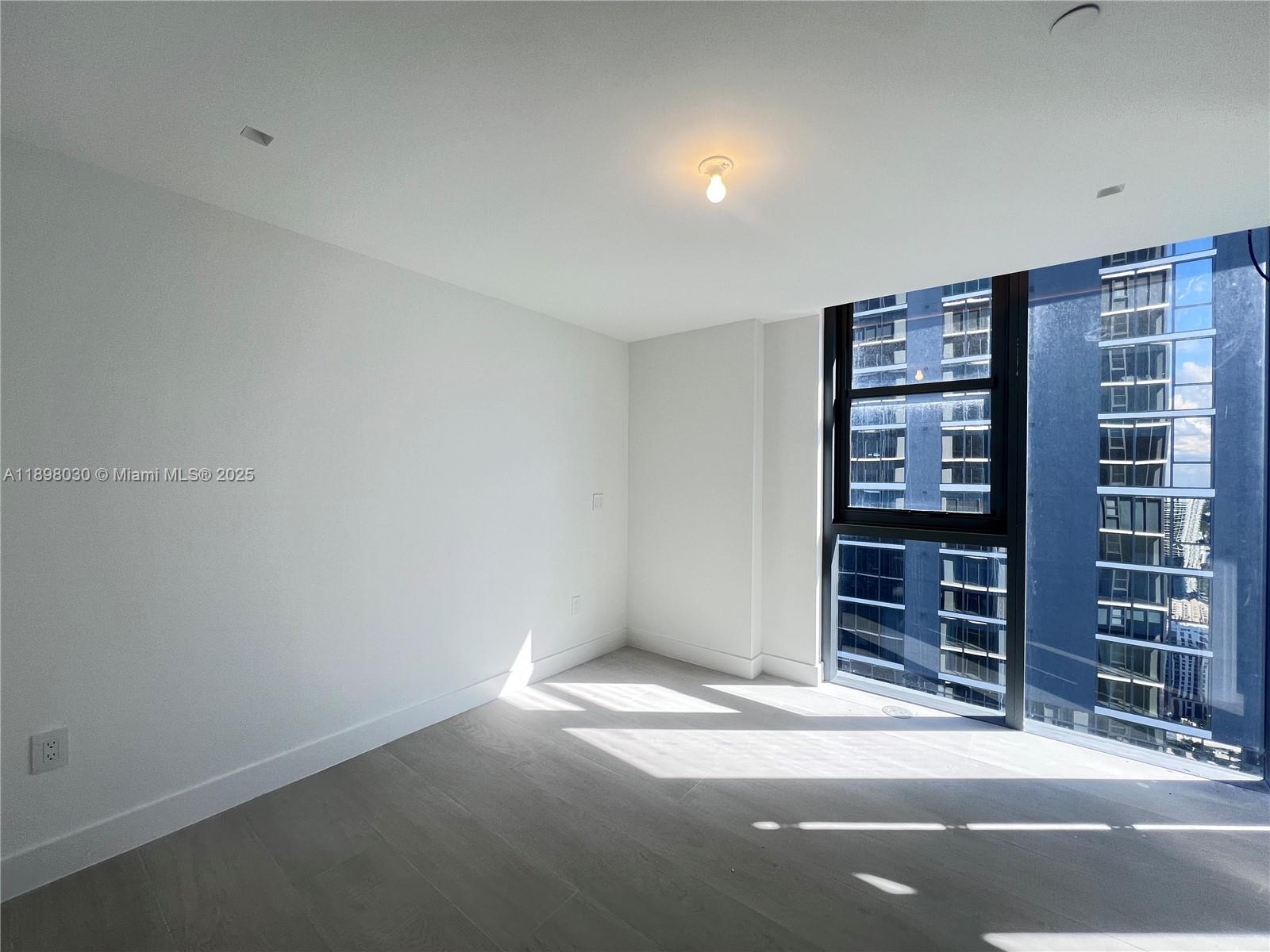 BAY BREEZE - Residential Lease