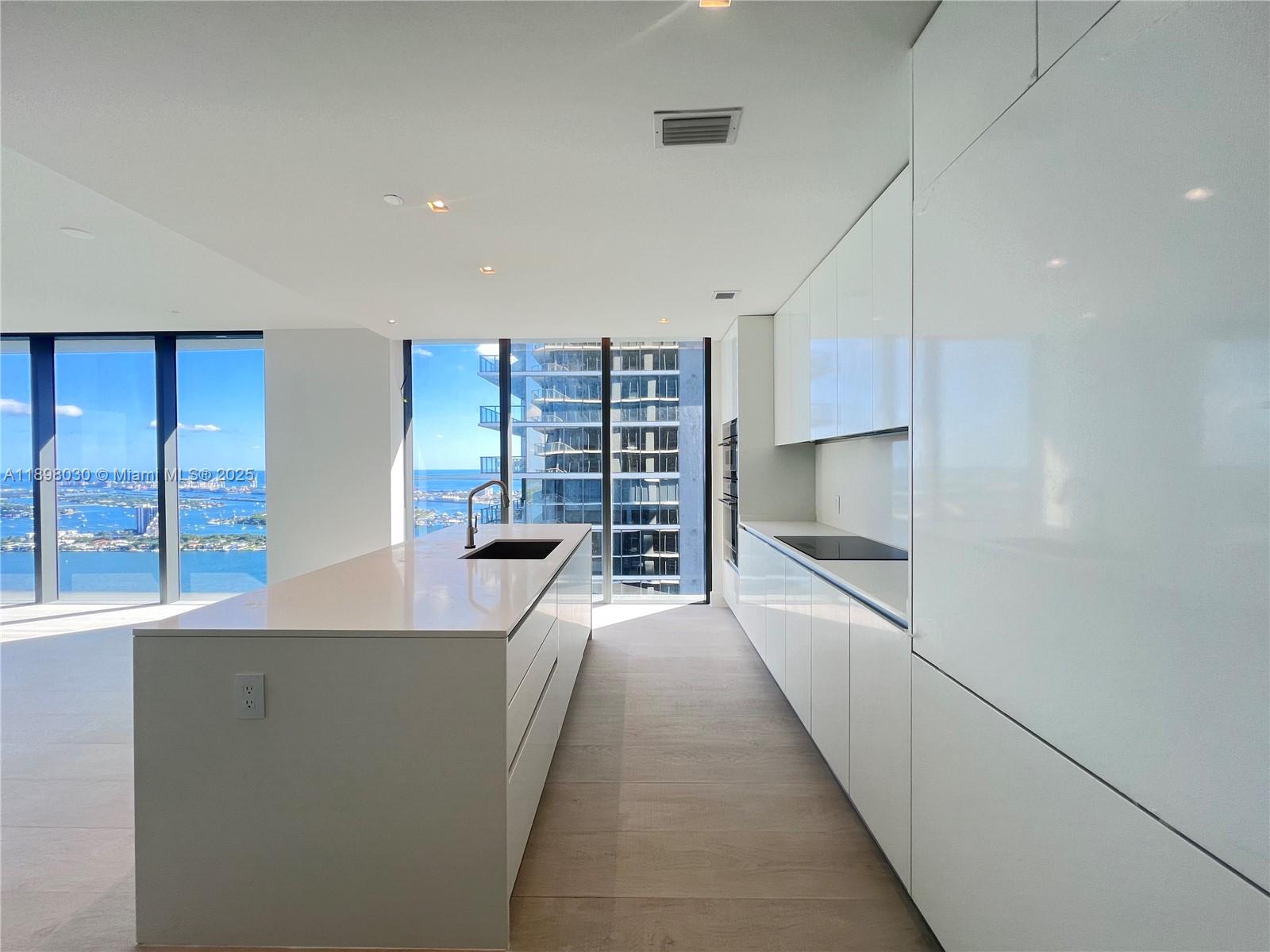 BAY BREEZE - Residential Lease