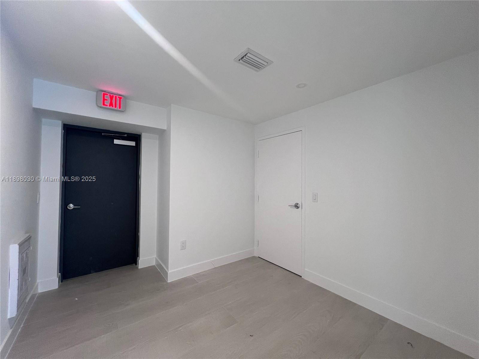 BAY BREEZE - Residential Lease