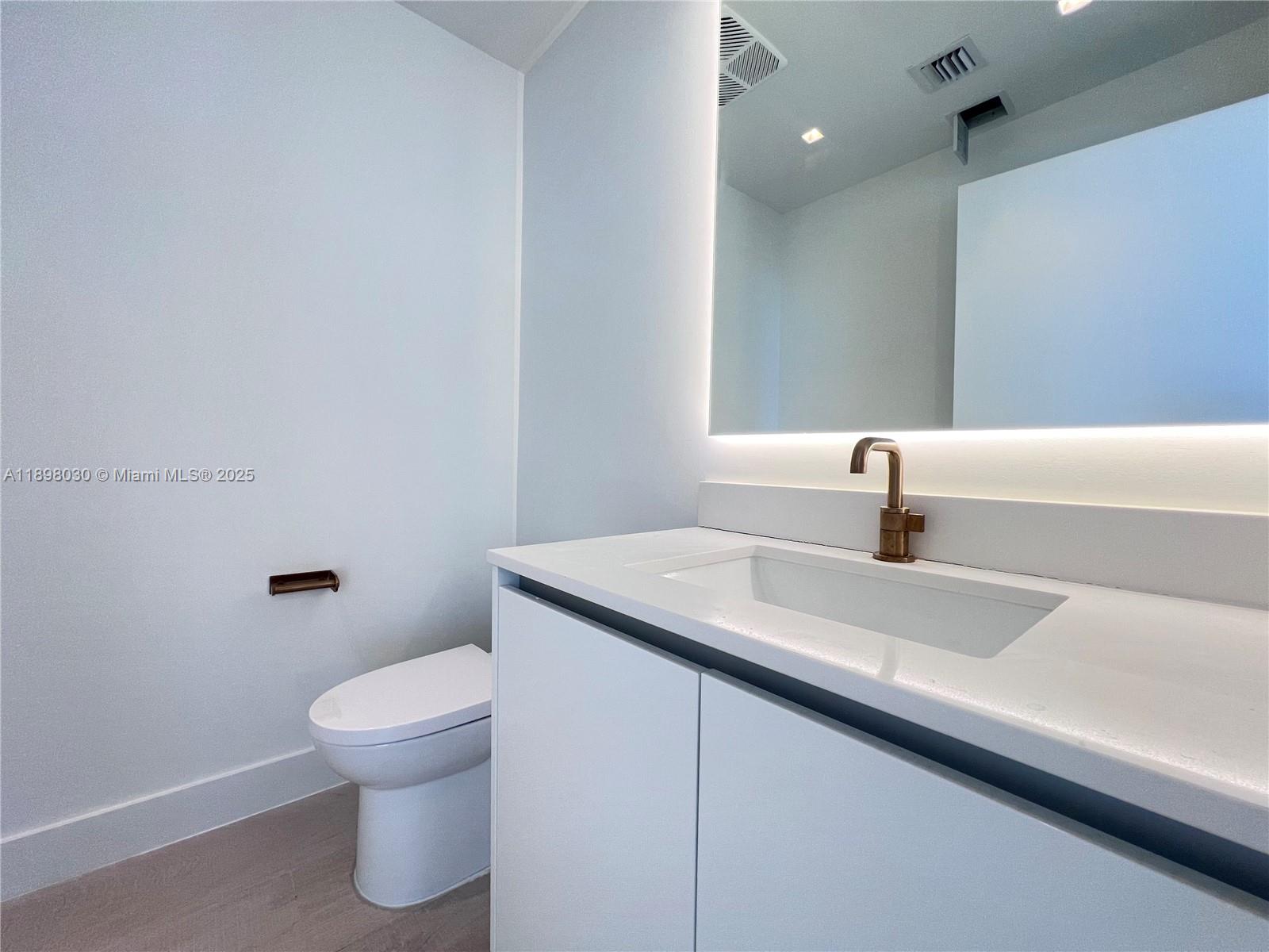 BAY BREEZE - Residential Lease