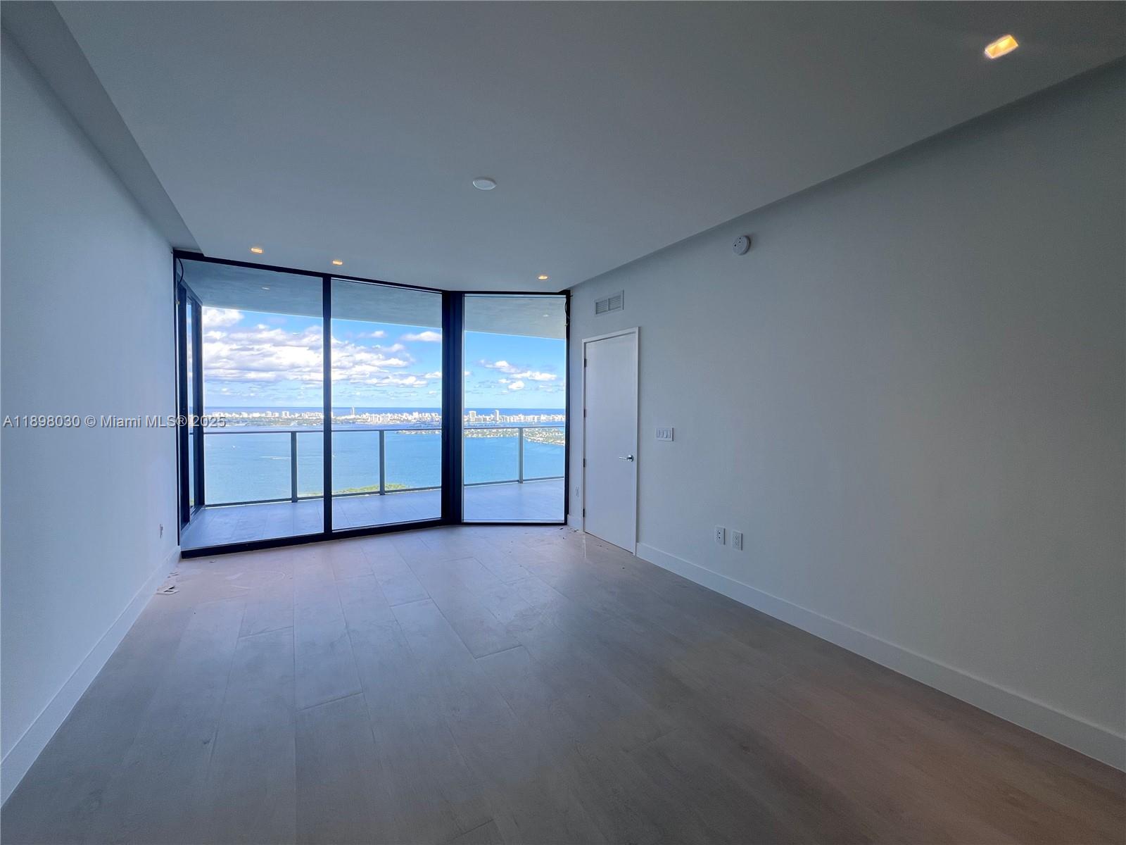 BAY BREEZE - Residential Lease