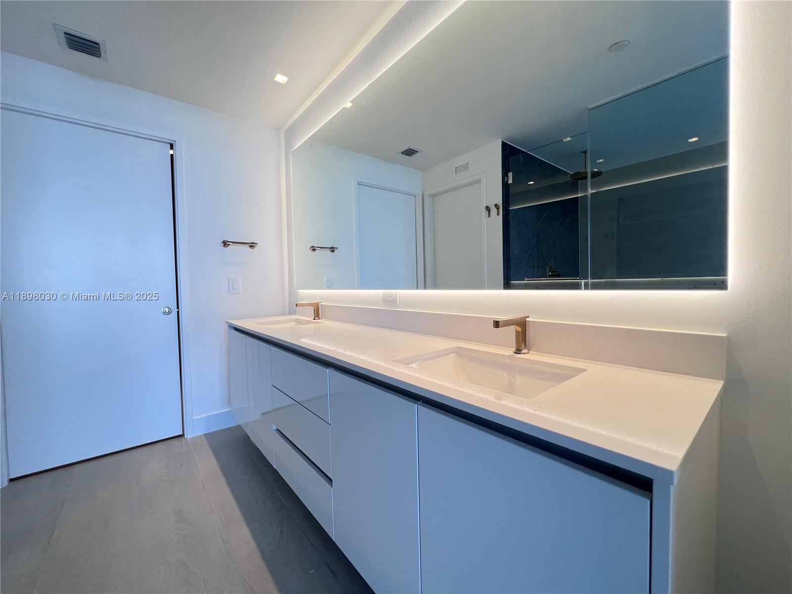 BAY BREEZE - Residential Lease