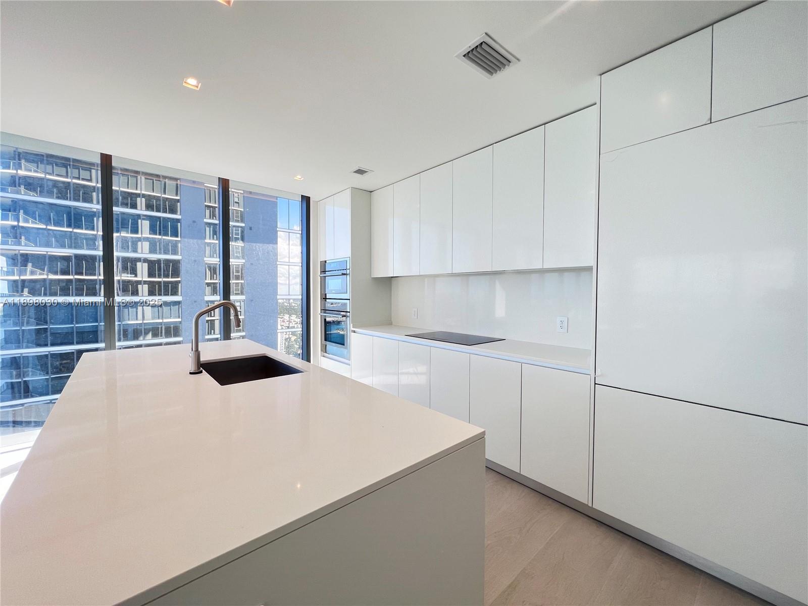 BAY BREEZE - Residential Lease