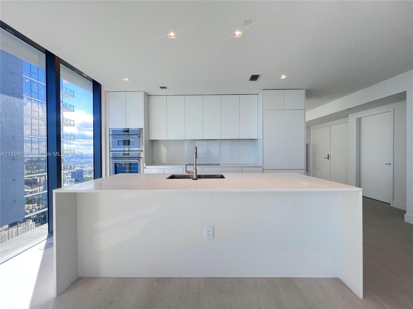 BAY BREEZE - Residential Lease