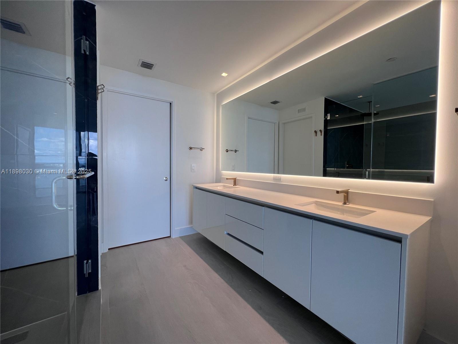 BAY BREEZE - Residential Lease