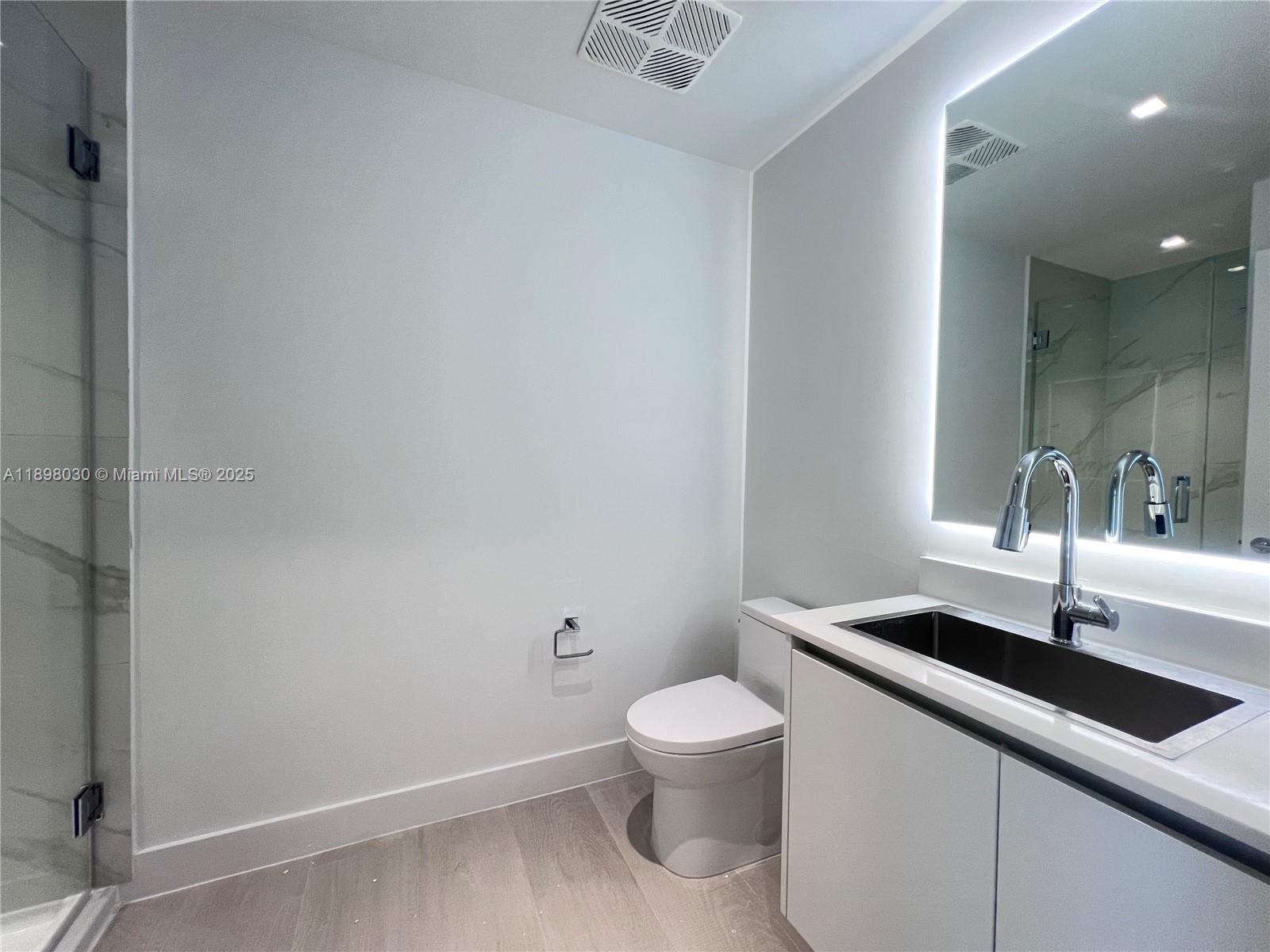 BAY BREEZE - Residential Lease