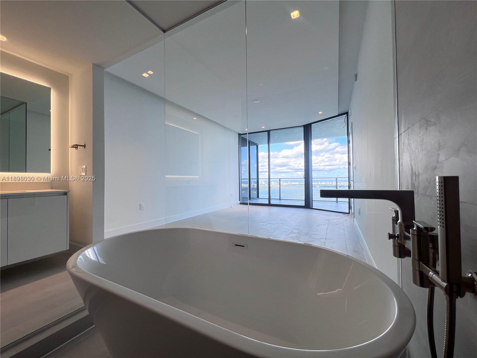 BAY BREEZE - Residential Lease