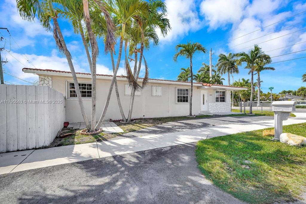 Rental Property at 2400 Sw 103rd Ct, Miami, Broward County, Florida - Bedrooms: 3 
Bathrooms: 2  - $3,700 MO.