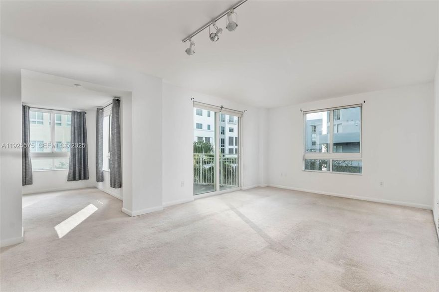 Rarely available 1 bedroom with den unit in Toscano. Great layout, new appliances, large balcony, in Downtown Dadeland. Walk to restaurants, shopping, and transit. Priced to sell!