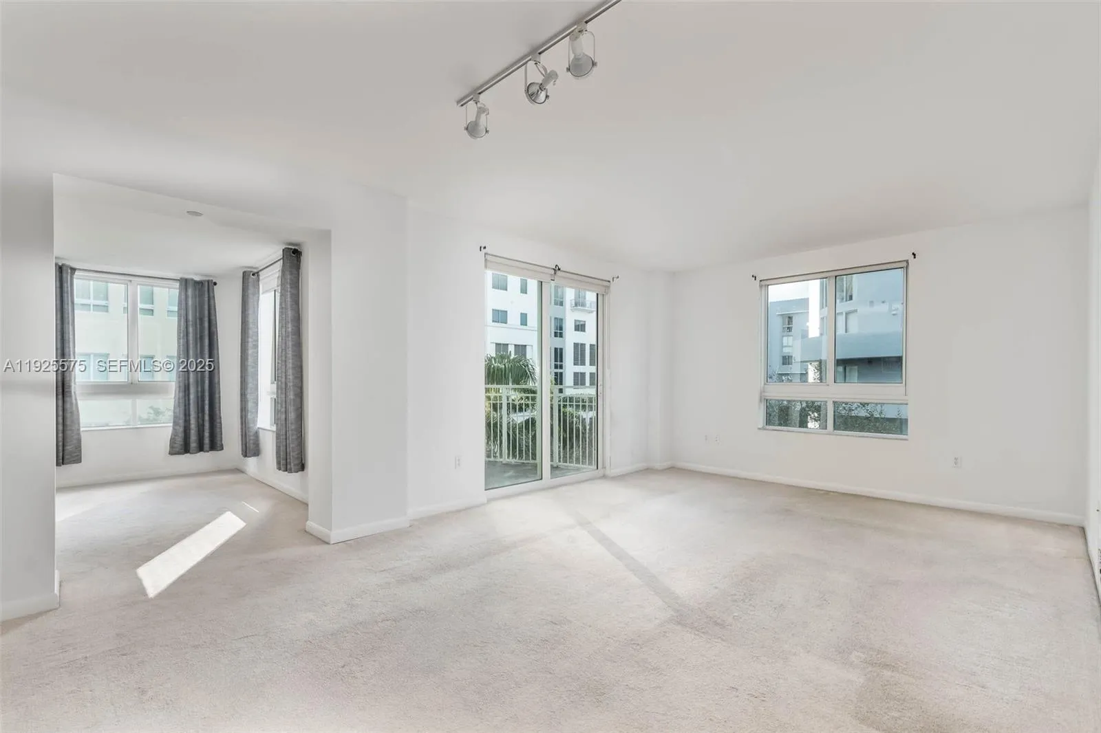 Miami, Florida 33156, United States, 1 Bedroom Bedrooms, ,1 BathroomBathrooms,Residential,Active,251869