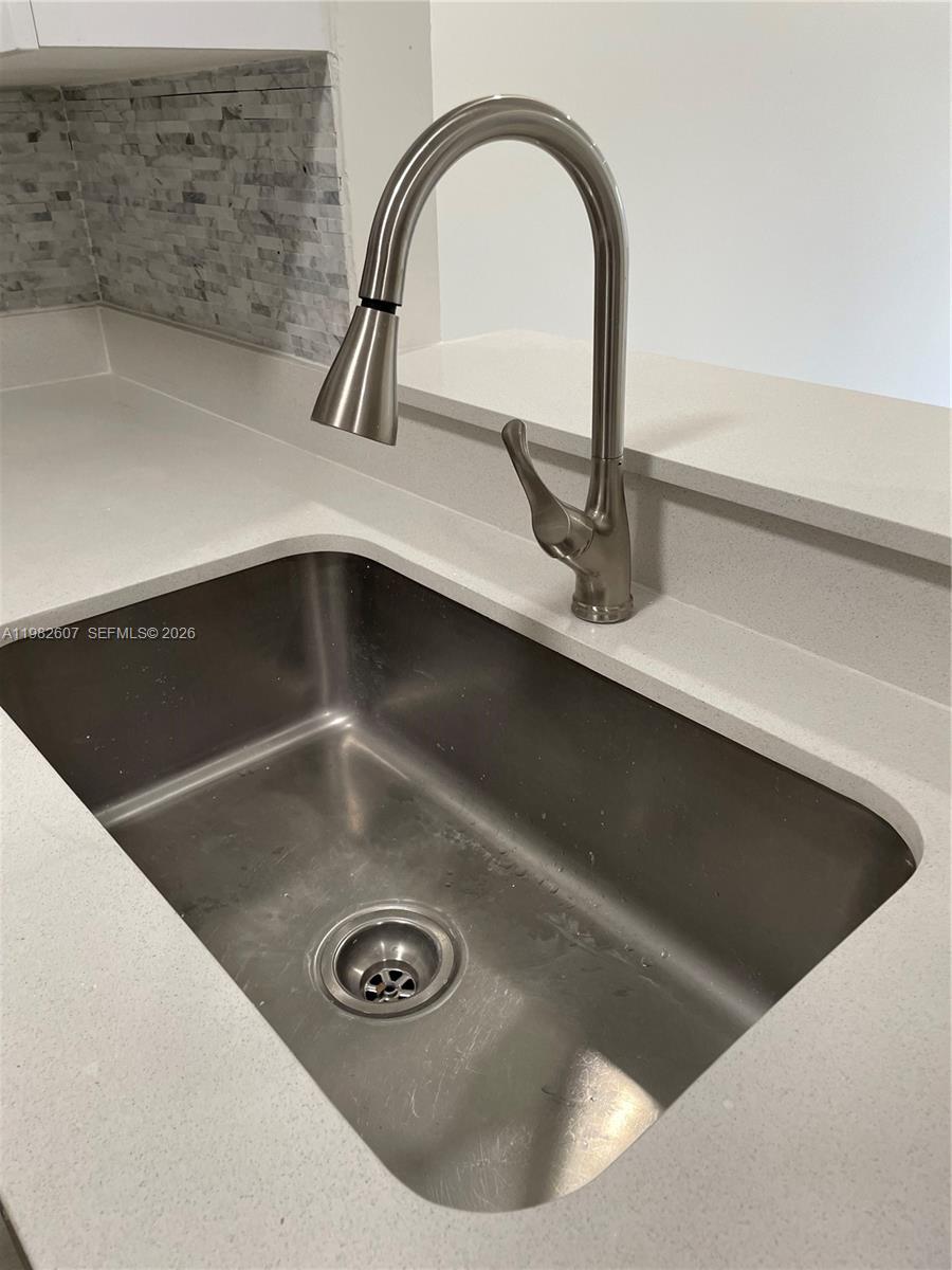 MALKY CONDO - Residential Lease