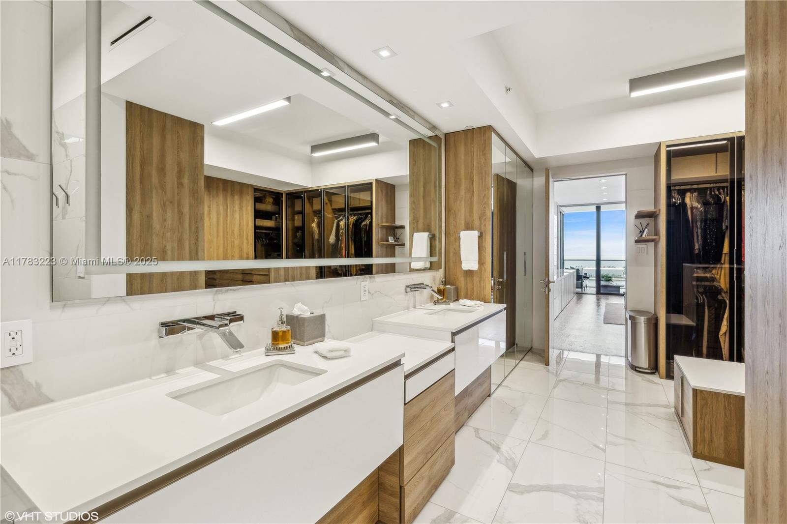 PRIVE CONDO - Residential
