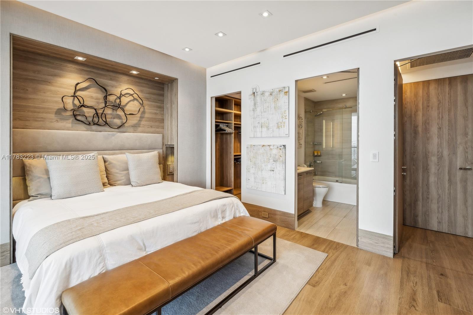 PRIVE CONDO - Residential