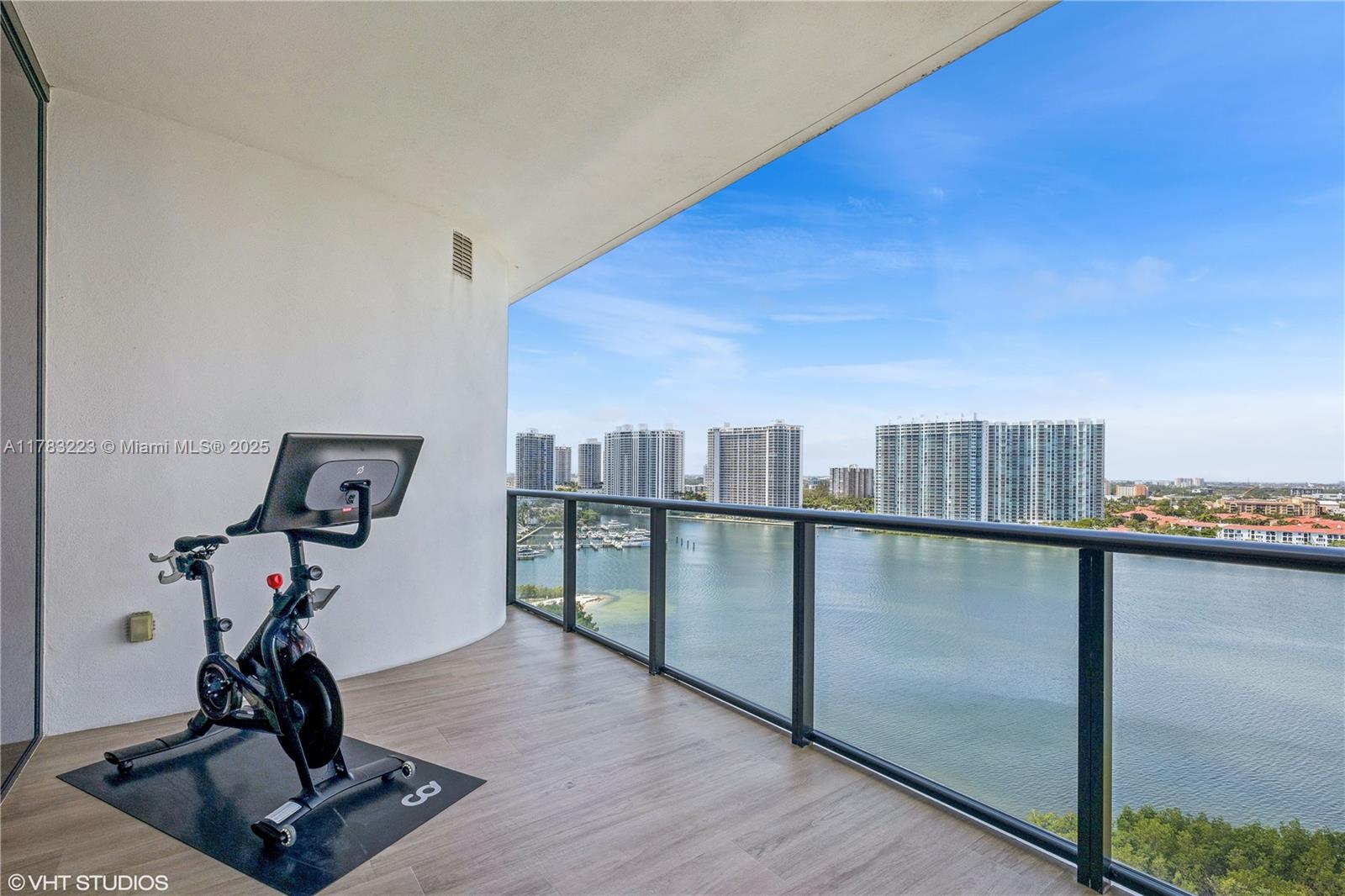 PRIVE CONDO - Residential