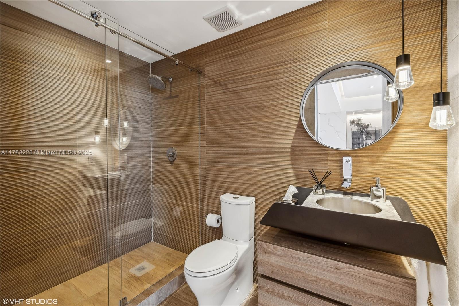 PRIVE CONDO - Residential