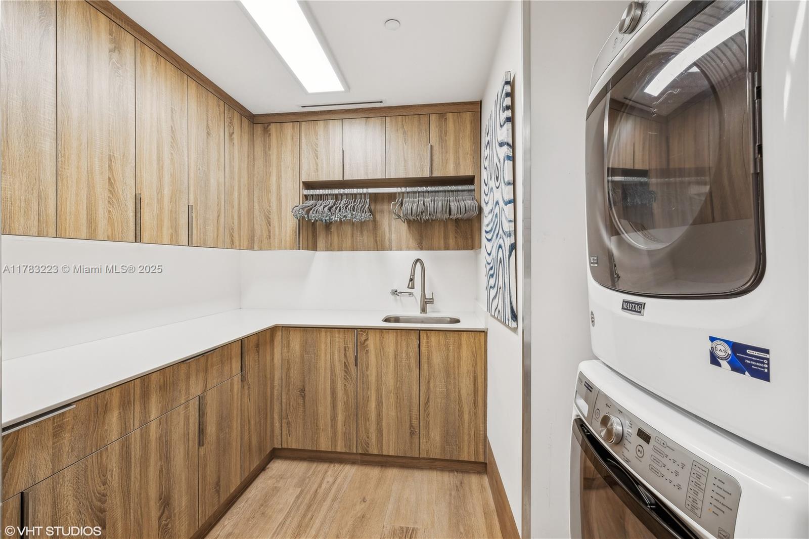 PRIVE CONDO - Residential