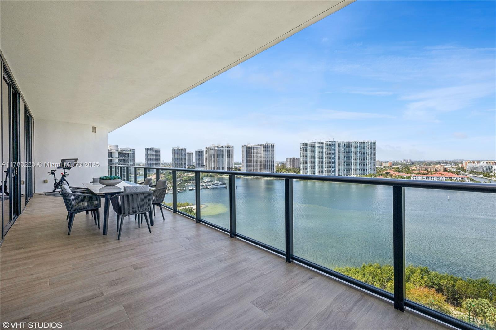 PRIVE CONDO - Residential