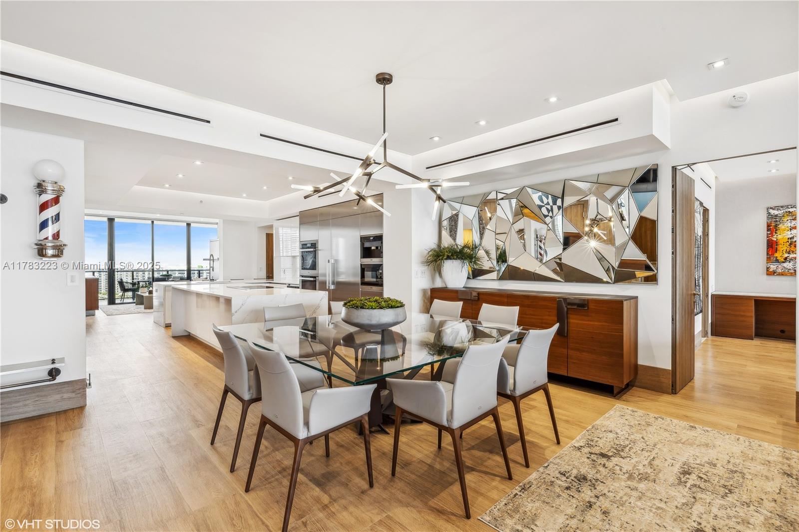 PRIVE CONDO - Residential