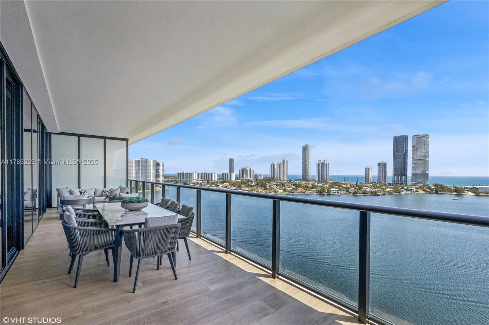 PRIVE CONDO - Residential