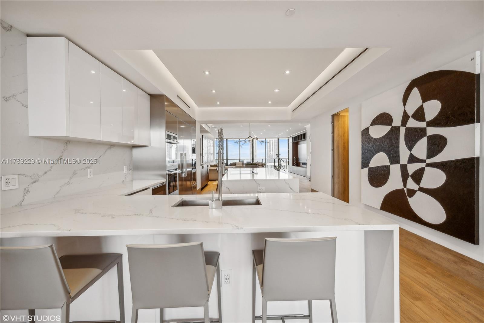 PRIVE CONDO - Residential