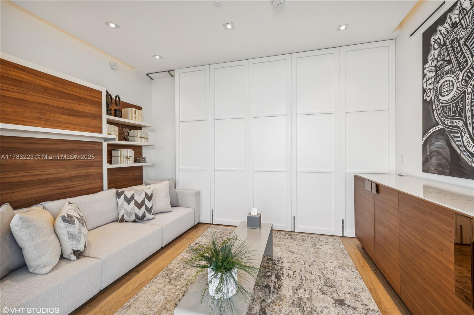 PRIVE CONDO - Residential
