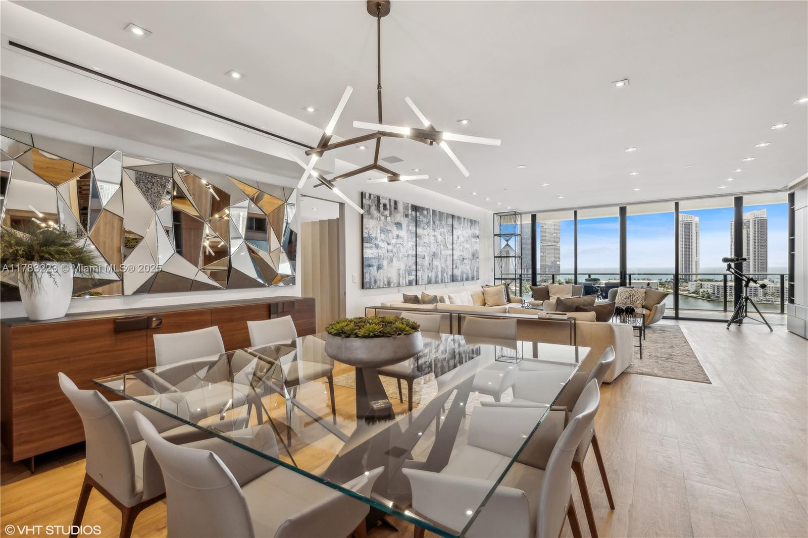 PRIVE CONDO - Residential