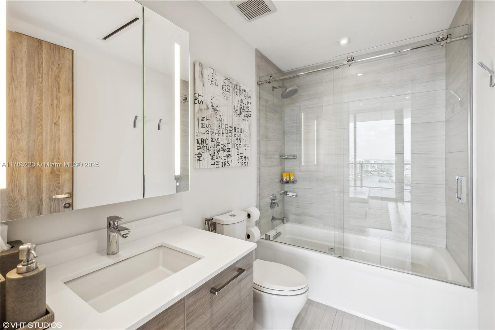 PRIVE CONDO - Residential