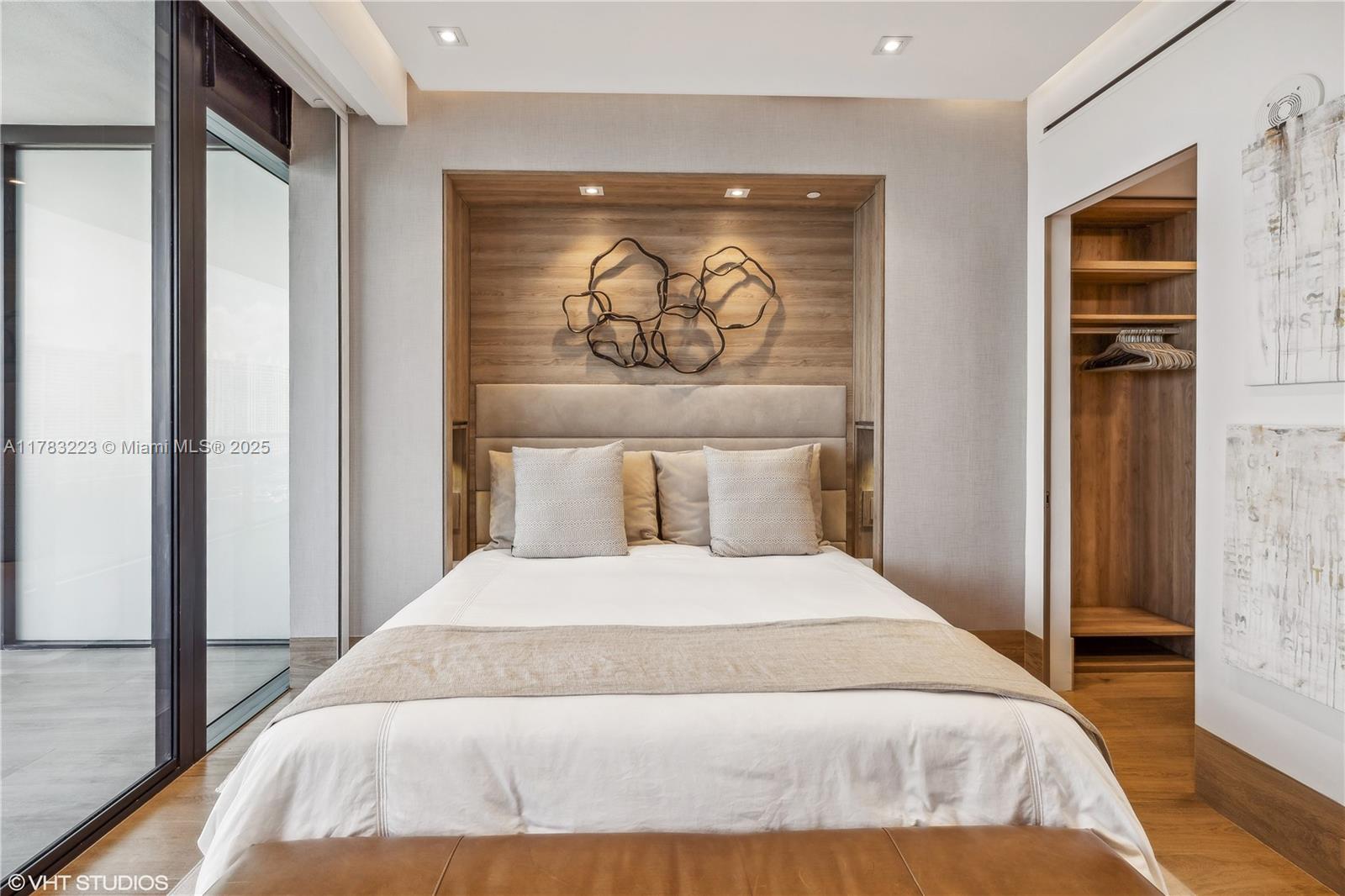 PRIVE CONDO - Residential