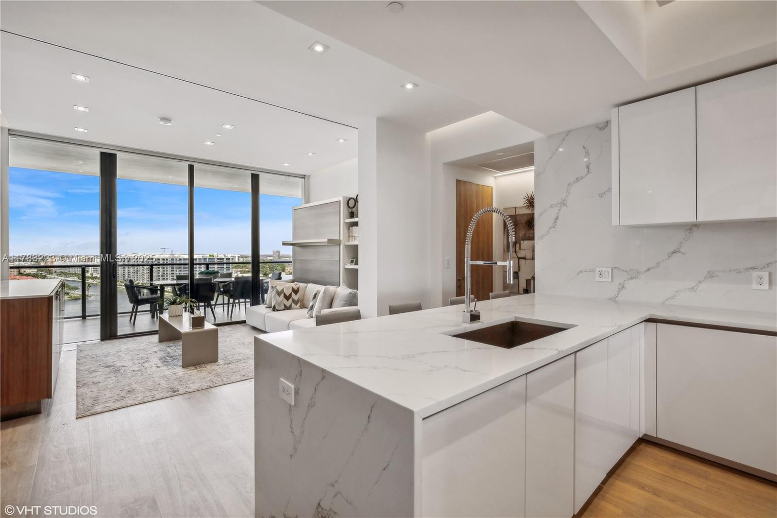 PRIVE CONDO - Residential