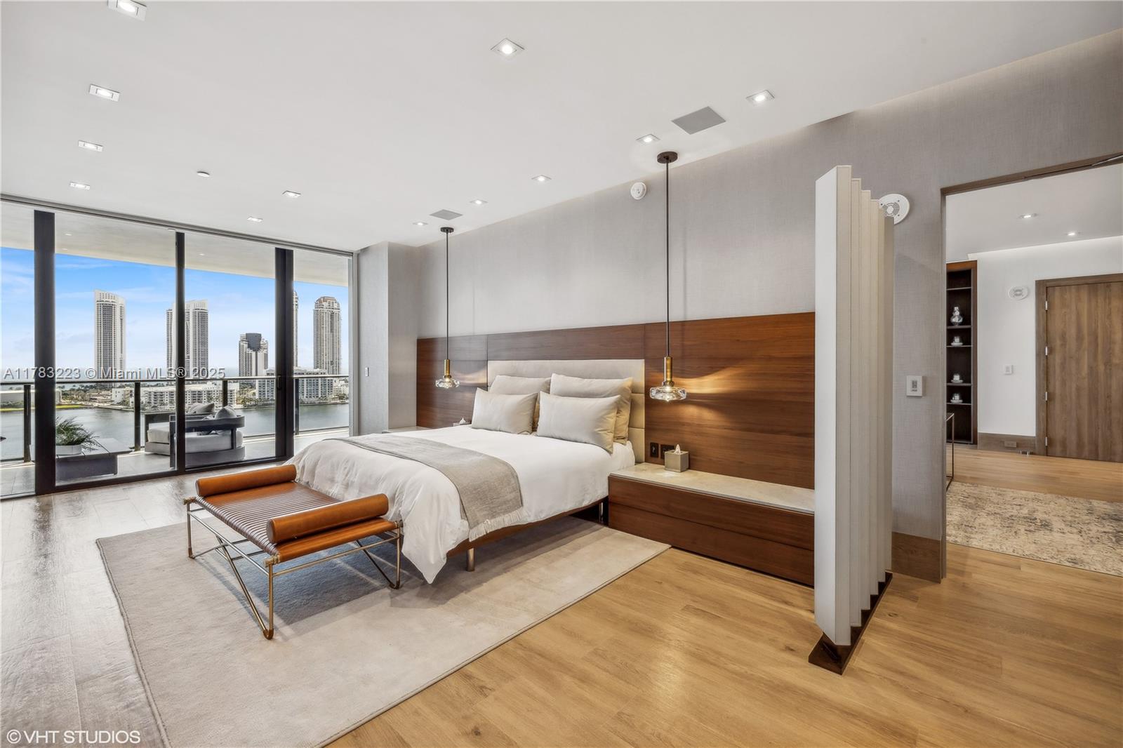 PRIVE CONDO - Residential