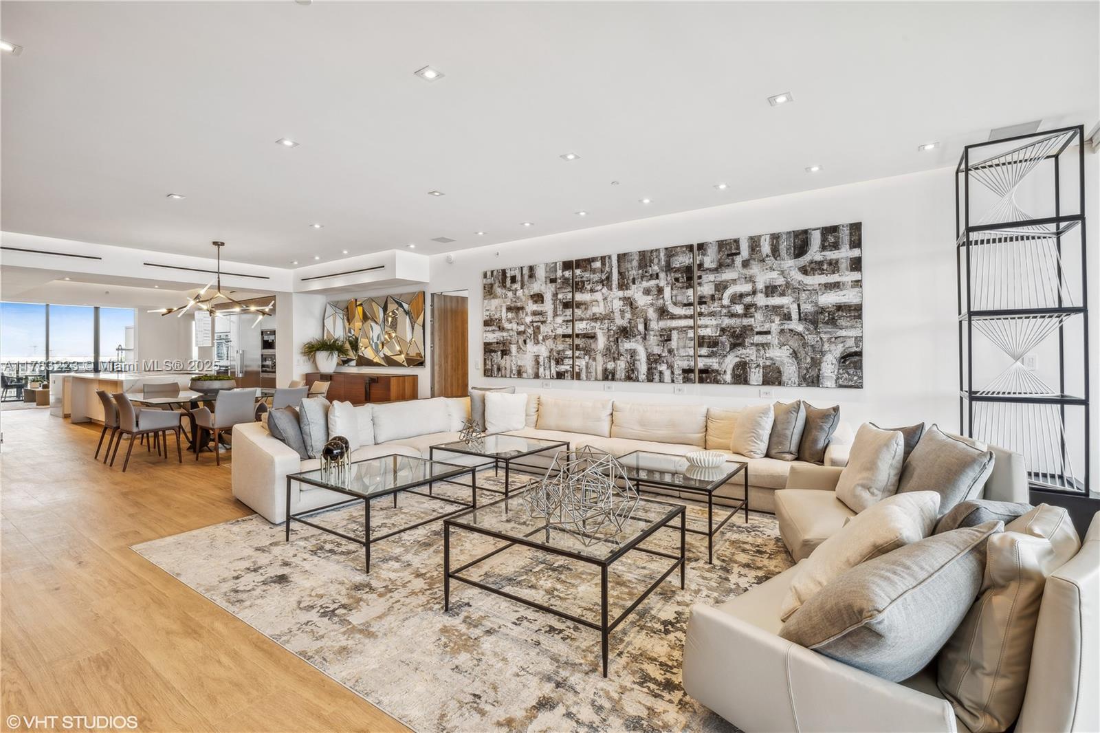 PRIVE CONDO - Residential