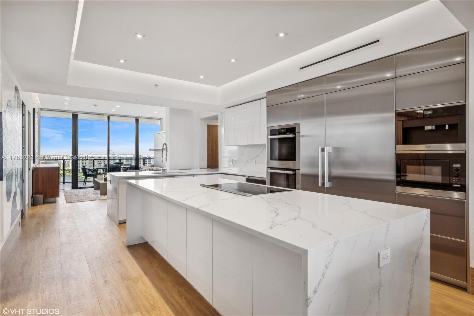 PRIVE CONDO - Residential