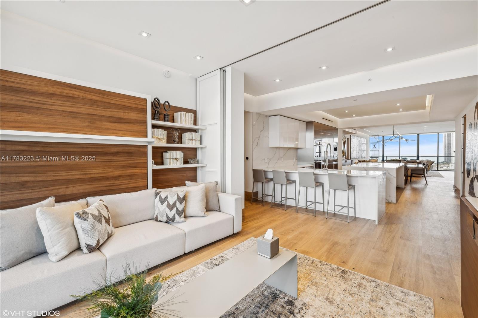PRIVE CONDO - Residential