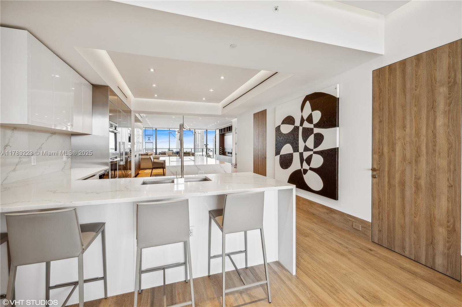 PRIVE CONDO - Residential