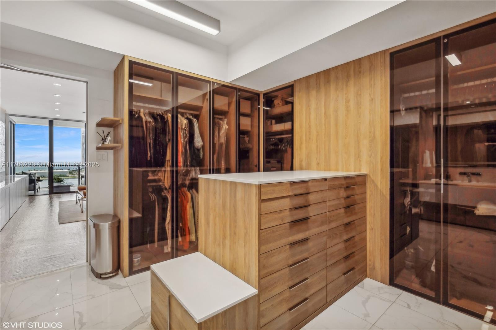 PRIVE CONDO - Residential