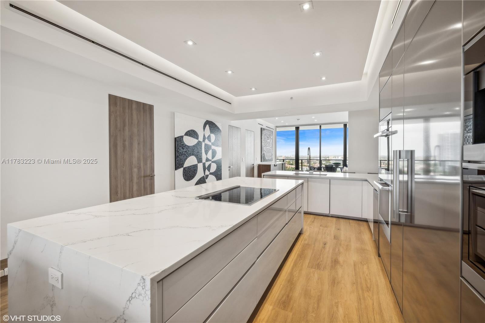 PRIVE CONDO - Residential